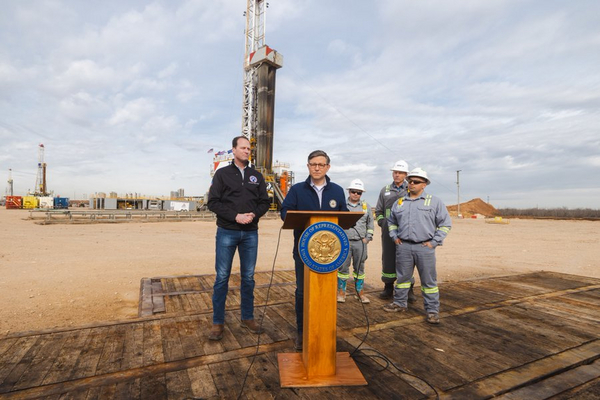 Republicans at oil rig. 