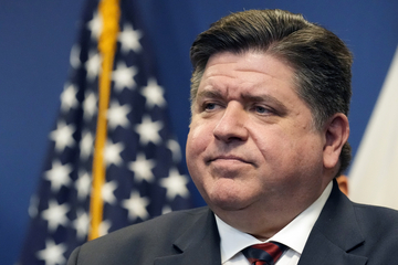 Illinois’ Pritzker signs law to regulate CO2 storage, pipelines